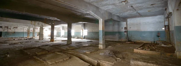 Ruine Jetée Avec Vieilles Fenêtres Mur Fenêtre Industrielle Mur Béton — Photo