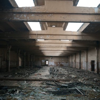 Çok kirlenmiş endüstriyel bir fabrikanın kalıntıları, sanayi serisi.