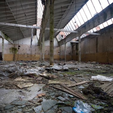 Çok kirlenmiş endüstriyel bir fabrikanın kalıntıları, sanayi serisi.