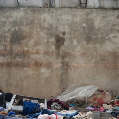 Çok kirlenmiş endüstriyel bir fabrikanın kalıntıları, sanayi serisi.