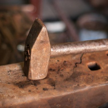 Çok kirlenmiş endüstriyel bir fabrikanın kalıntıları, sanayi serisi.