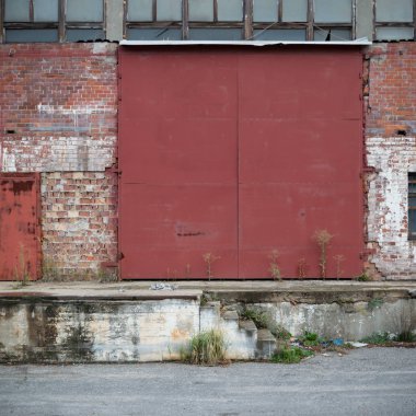 Çok kirlenmiş endüstriyel bir fabrikanın kalıntıları, sanayi serisi.
