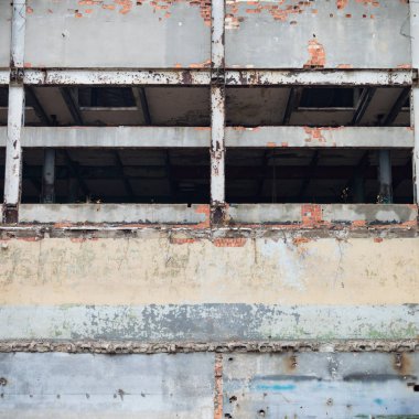Çok kirlenmiş endüstriyel bir fabrikanın kalıntıları, sanayi serisi.