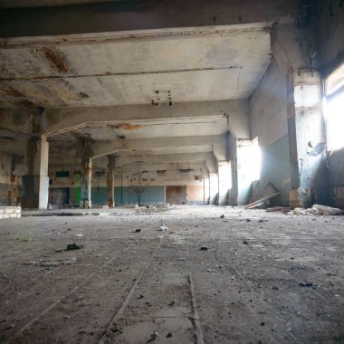 Çok kirlenmiş endüstriyel bir fabrikanın kalıntıları, sanayi serisi.