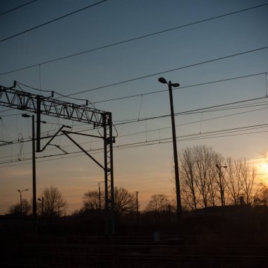 Çok kirlenmiş endüstriyel bir fabrikanın kalıntıları, sanayi serisi.