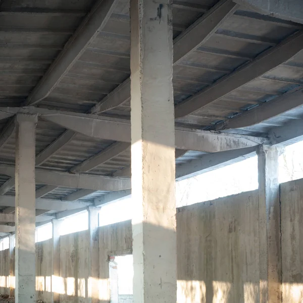 Çok kirlenmiş endüstriyel bir fabrikanın kalıntıları, sanayi serisi.