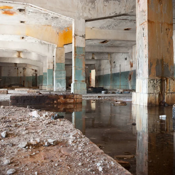Руины Сильно Загрязненного Промышленного Завода Промышленная Серия — стоковое фото