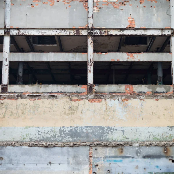Çok kirlenmiş endüstriyel bir fabrikanın kalıntıları, sanayi serisi.