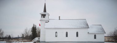 Çok kirlenmiş endüstriyel bir fabrikanın kalıntıları, sanayi serisi.
