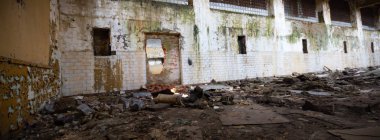 Çok kirlenmiş endüstriyel bir fabrikanın kalıntıları, sanayi serisi.