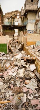 Çok kirlenmiş endüstriyel bir fabrikanın kalıntıları, sanayi serisi.