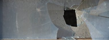 Çok kirlenmiş endüstriyel bir fabrikanın kalıntıları, sanayi serisi.