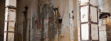 Çok kirlenmiş endüstriyel bir fabrikanın kalıntıları, sanayi serisi.