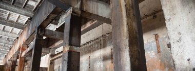 Çok kirlenmiş endüstriyel bir fabrikanın kalıntıları, sanayi serisi.