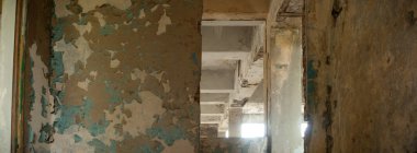 Çok kirlenmiş endüstriyel bir fabrikanın kalıntıları, sanayi serisi.