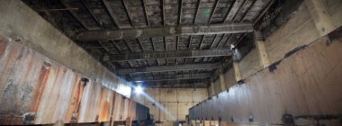 Çok kirlenmiş endüstriyel bir fabrikanın kalıntıları, sanayi serisi.