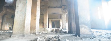 Çok kirlenmiş endüstriyel bir fabrikanın kalıntıları, sanayi serisi.