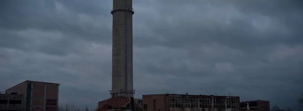 Çok Kirlenmiş Endüstriyel Bir Fabrikanın Kalıntıları Sanayi Serisi — Stok fotoğraf