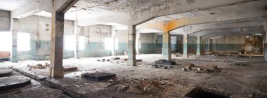 Çok kirlenmiş endüstriyel bir fabrikanın kalıntıları, sanayi serisi.