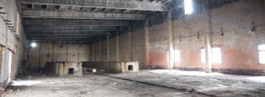 Çok kirlenmiş endüstriyel bir fabrikanın kalıntıları, sanayi serisi.