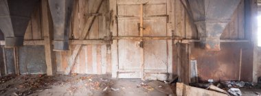 Çok kirlenmiş endüstriyel bir fabrikanın kalıntıları, sanayi serisi.