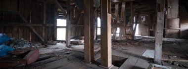 Çok kirlenmiş endüstriyel bir fabrikanın kalıntıları, sanayi serisi.