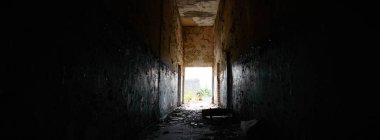 Çok kirlenmiş endüstriyel bir fabrikanın kalıntıları, sanayi serisi.