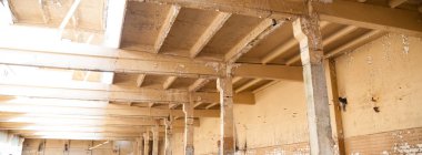 Çok kirlenmiş endüstriyel bir fabrikanın kalıntıları, sanayi serisi.