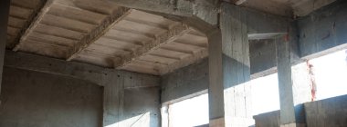 Çok kirlenmiş endüstriyel bir fabrikanın kalıntıları, sanayi serisi.