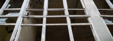 Çok kirlenmiş endüstriyel bir fabrikanın kalıntıları, sanayi serisi.