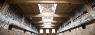 Çok kirlenmiş endüstriyel bir fabrikanın kalıntıları, sanayi serisi.