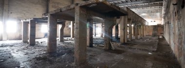 Çok kirlenmiş endüstriyel bir fabrikanın kalıntıları, sanayi serisi.