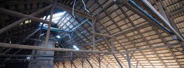 Çok kirlenmiş endüstriyel bir fabrikanın kalıntıları, sanayi serisi.