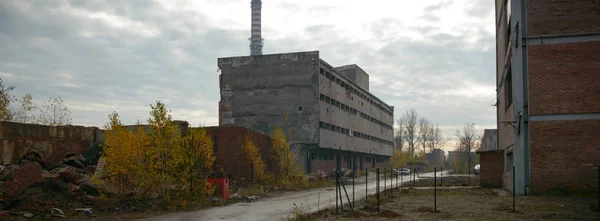 Zříceniny Velmi Silně Znečištěné Průmyslové Továrny Průmyslové Řady — Stock fotografie