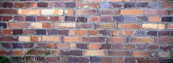 Groothoekzicht Een Oude Muur Verlaten Fabrieksgebouw — Stockfoto