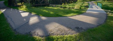 Çok kirlenmiş endüstriyel bir fabrikanın kalıntıları, sanayi serisi.