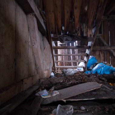 Çok kirlenmiş endüstriyel bir fabrikanın kalıntıları, sanayi serisi.