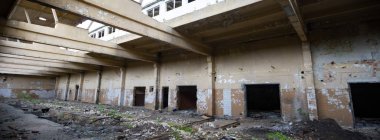 Çok kirlenmiş endüstriyel bir fabrikanın kalıntıları, sanayi serisi.