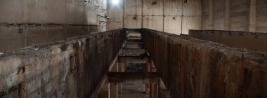 Çok kirlenmiş endüstriyel bir fabrikanın kalıntıları, sanayi serisi.