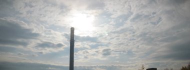 Çok kirlenmiş endüstriyel bir fabrikanın kalıntıları, sanayi serisi.