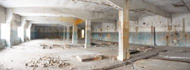 Çok kirlenmiş endüstriyel bir fabrikanın kalıntıları, sanayi serisi.