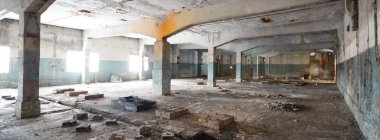 Çok kirlenmiş endüstriyel bir fabrikanın kalıntıları, sanayi serisi.