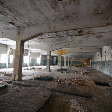 Çok kirlenmiş endüstriyel bir fabrikanın kalıntıları, sanayi serisi.