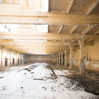 Çok kirlenmiş endüstriyel bir fabrikanın kalıntıları, sanayi serisi.