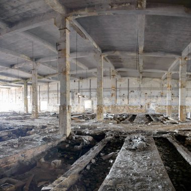 Çok kirlenmiş endüstriyel bir fabrikanın kalıntıları, sanayi serisi.