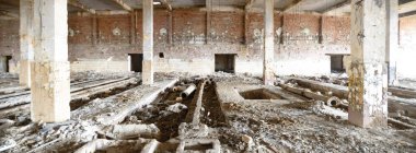 Çok kirlenmiş endüstriyel bir fabrikanın kalıntıları, sanayi serisi.