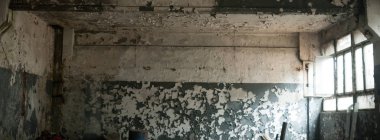 Çok kirlenmiş endüstriyel bir fabrikanın kalıntıları, sanayi serisi.