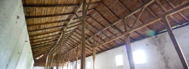 Çok kirlenmiş endüstriyel bir fabrikanın kalıntıları, sanayi serisi.