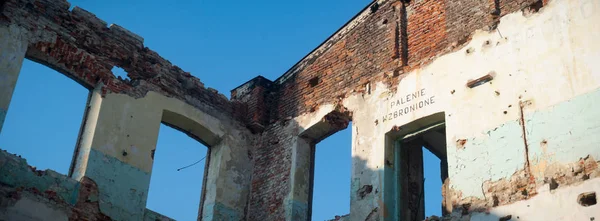 Çok Kirlenmiş Endüstriyel Bir Fabrikanın Kalıntıları Sanayi Serisi — Stok fotoğraf