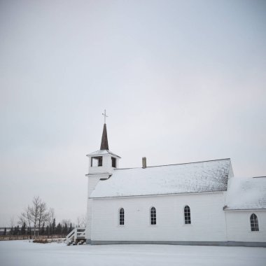 Güneşli bir günde binanın tarihi mimarisi